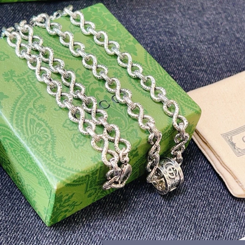 G*u*i necklaces